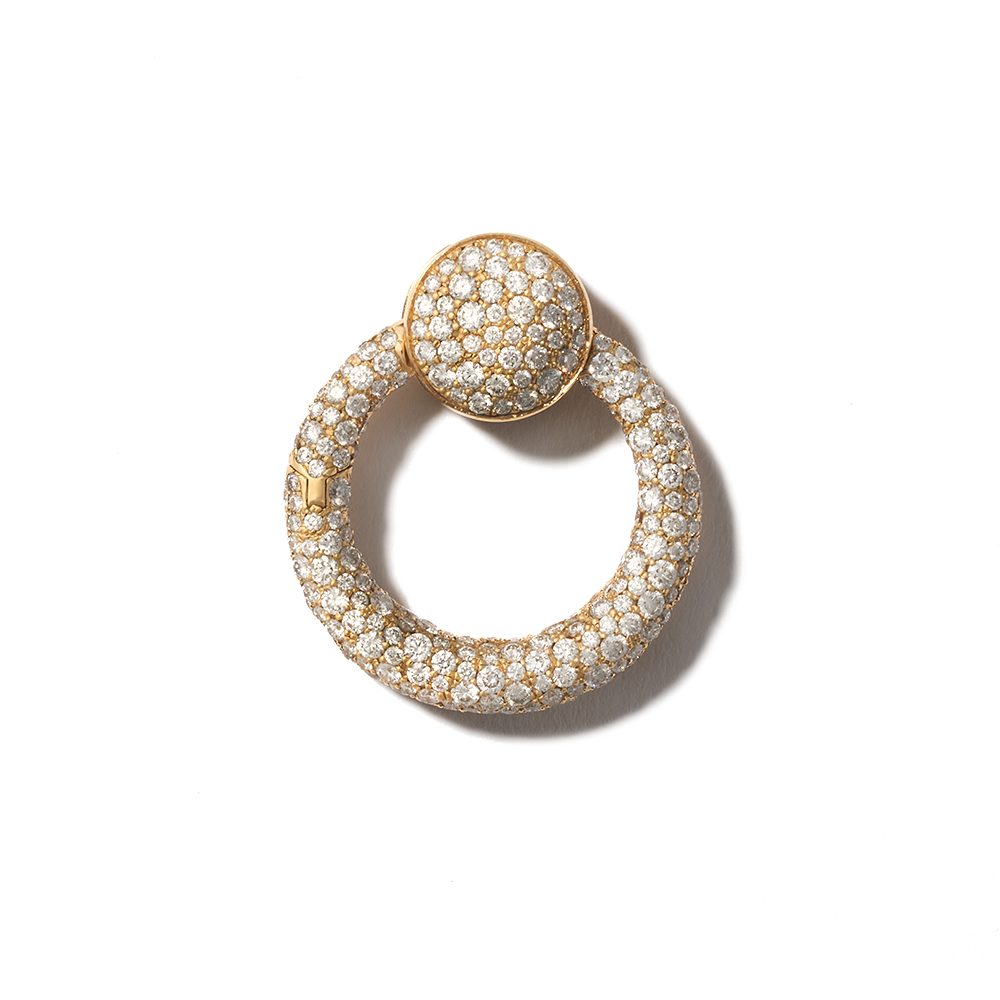 Yellow gold diamond stoned pendant with closed clasp