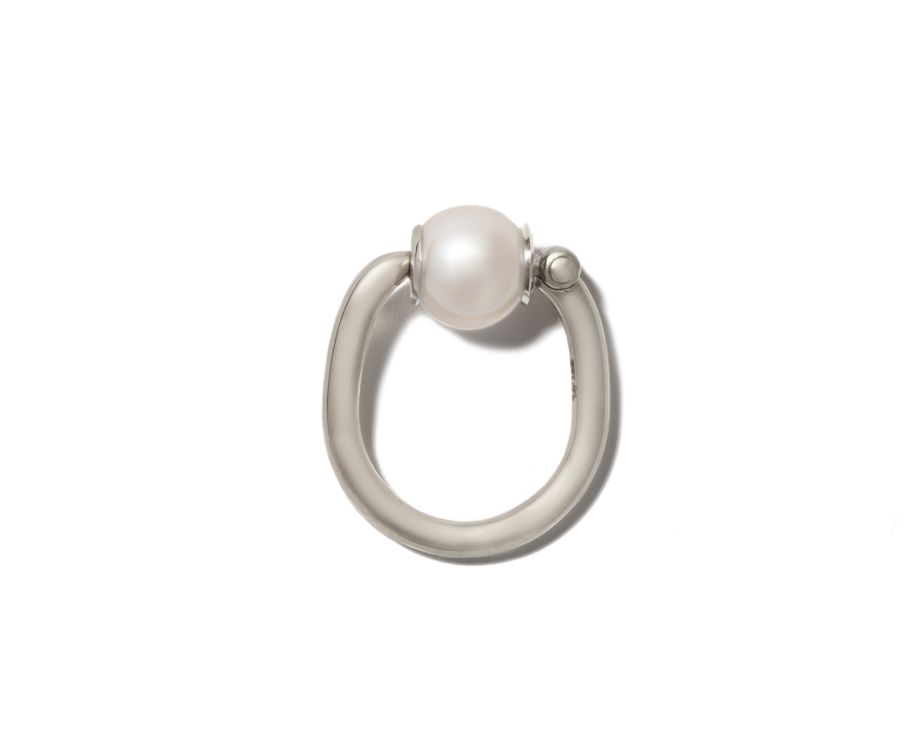 Silver pearl trundle ring with closed clasp