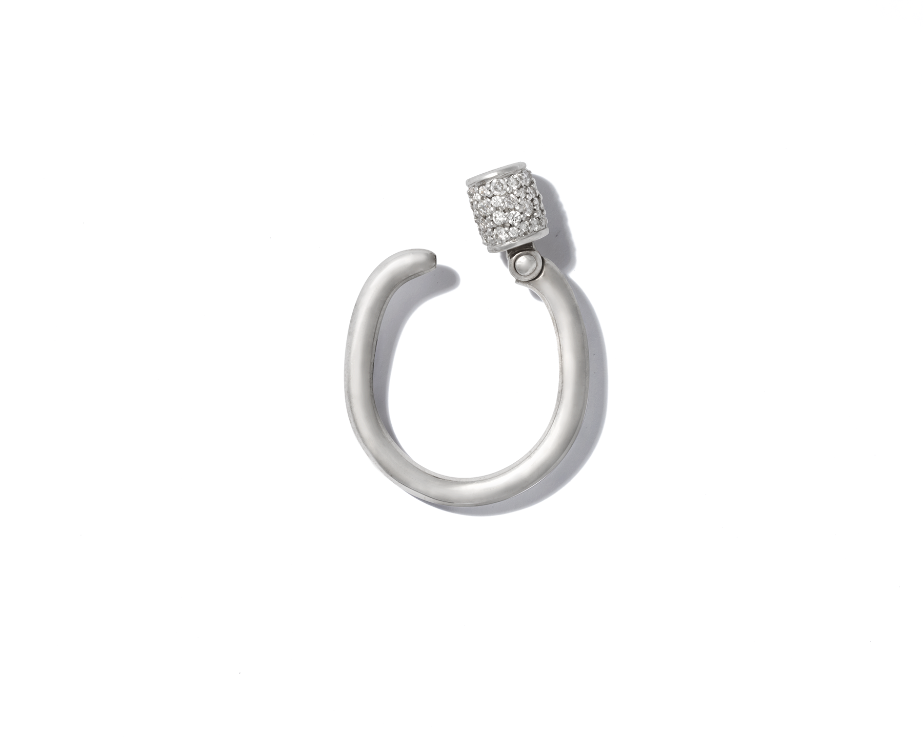 Silver stoned trundle ring with open lock 
